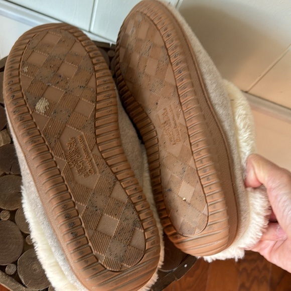 Dearfoam Women’s Memory Foam Slippers (Large) - Picture 9 of 10